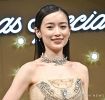 泉里香、美スタイル際立つ華やかドレス姿で魅了　2024年は「充実した1年」に