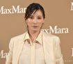 加藤あい、41歳の美貌に衝撃　白パンツ“脚長”スタイルに「昔と変わってない」「ママさんになっても綺麗」