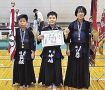 梅花剣道友の会／小・中学生とも団体で優勝／県スポーツ少年団競技大会