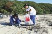 生徒ら浜辺清掃／打ち上げの公式見学場