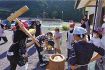 咲楽小で収穫祭／餅つきや菓子作り／住民らと食べて交流