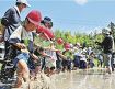 【動画】農福連携の米作り　福祉施設が小学生を田植えに招待、串本