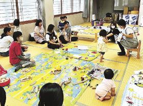 移転後、田辺市民総合センター内で開かれた親子の交流広場「きっずタイム」