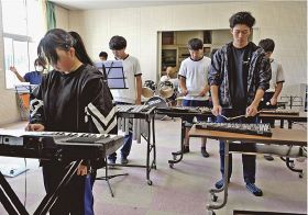 はまゆう支援学校／文化祭で合奏に挑戦／高等部の音楽選択生