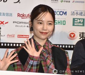 ひざ上丈のセットアップで登壇した島崎遥香 （C）ORICON NewS inc.