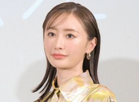 松本まりか、“胸元”のぞく大胆美スタイル「見惚れてしまう」「なんと!!! 美、美、美」