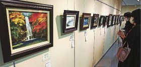 田辺美術協会員の力作が並ぶ第６６回小品展（１８日、和歌山県田辺市新屋敷町の紀南文化会館で）