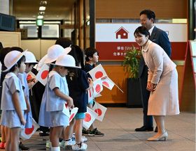 緊張と笑顔の一人旅／愛子さま地方公務デビュー