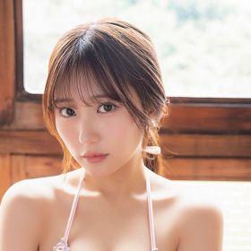 “令和のグラビアヴィーナス”田中美久、ビキニでコタツに…　『BOMB』2月号表紙に登場【オリコン独占カットあり】