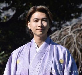 庄司浩平、シルバーではなくゴールドな袴で登場　わずか25歳で老化？「傷の治りが遅くなってきました」