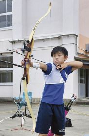 谷地君（新庄小５年）３位／アーチェリー近畿大会