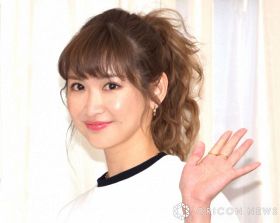 紗栄子、ビキニ姿で“長身”息子と親子サーフィン　地元でリフレッシュ「自分のご機嫌をいかにうまくとるかが一番の社会貢献」