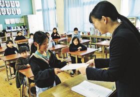 よく頑張ったね／県内の学校で終業式