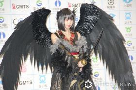 八咫烏コスプレで“名刀”もらったえなこ （C）ORICON NewS inc.