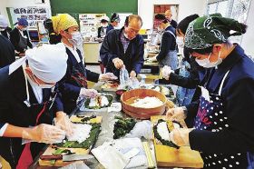 「ガルテン巻き」に挑戦／調理実習／のりの代わりにタカナ／田辺市上秋津中