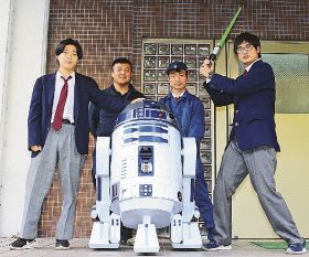 機械科の３年生がスターウォーズに出てくるＲ２―Ｄ２をモチーフに製作した