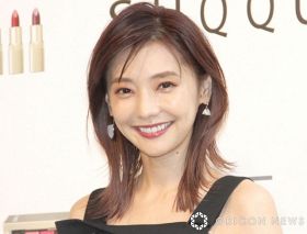 倉科カナ、ロングヘア姿で印象ガラリ「髪伸びた？」「薬指の指輪にドキッと」