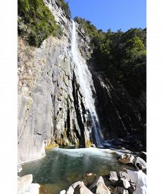 【動画】那智の滝凍る　日本一の落差誇る直瀑、和歌山