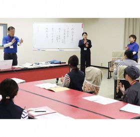 おもてなし力向上へ　スタッフが手話学ぶ　和歌山県白浜町のホテル