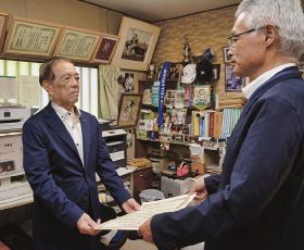 泉さんらに感謝状／県　退任自治会長５３人