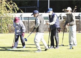 岡本さん、日下さん優勝／古座川　町長杯グラウンドゴルフ