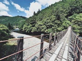 和歌山県田辺市龍神村にあるつり橋