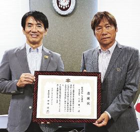 串本町／人見建設に感謝状／海開き前に海水浴場を清掃