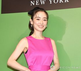 泉里香、ピンクのワンピースで華やかに　今年中にやりたいことは断捨離「いい来年を迎えられるように」