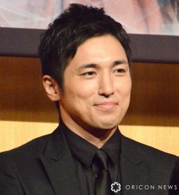 高橋光臣、第3子誕生を“独特な方法”で報告　妻・宮下ともみは“顔出し”2ショット披露