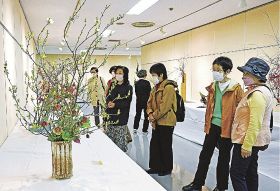 茶席と生け花楽しんで／１７日まで　紀南文館