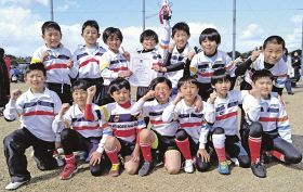 「梅干し」中学年で優勝／小学生ラグビー大会