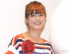 加藤紀子、着物姿の夫・川辺ヒロシと記念撮影　“レア”な夫婦2ショットで笑顔はじける