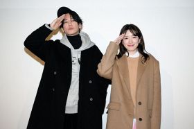 クリスマスに映画『はたらく細胞』4DX版を鑑賞した（左から）佐藤健、永野芽郁