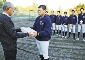 ボール贈り野球部激励／南部高校龍神分校後援会