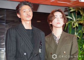 『DMM TV まつり ORIGINAL Content Lineup』に登壇した（左から）窪塚洋介、亀梨和也 （C）ORICON NewS inc.