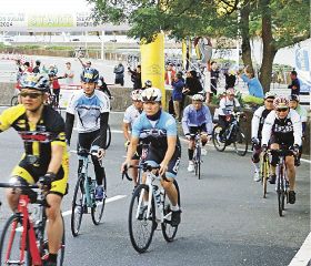 ライドオンすさみ／秋晴れ　自転車駆ける／４５０人が自然と食満喫