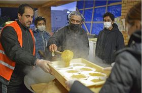 イスラムの教えに導かれ／全国の被災地で炊き出し