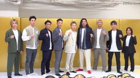 team VASILEUS（左から）有井渚海、宇佐美秀メイソン、与座優貴、野杁正明、武尊、渡辺雅和トレーナー、松倉信太郎、寺田匠、島田知佳 （C）ORICON NewS inc.