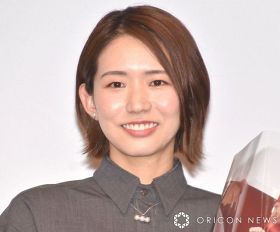 古賀紗理那、“スカジャン＆ピンク”コーデでイメチェンを紹介「いつも違った雰囲気」「かわいすぎる」