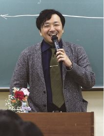 「小説は漢方薬のよう」／本紙連載中の今村さん／田辺高校で講演