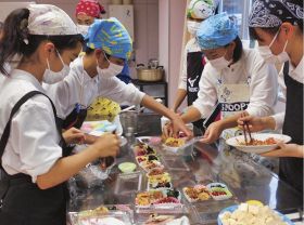 卒業前に自炊学ぶ／龍神中　栄養バランス考え