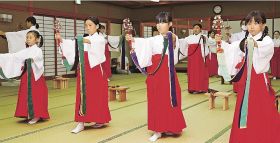 「田辺祭」に向け舞姫が稽古　１２月には本宮大社でも奉納、和歌山