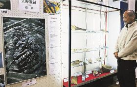 立野遺跡の出土品展示中