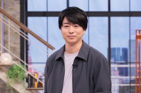 日本テレビ系『人生で1番長かった日』MCを務める櫻井翔（C）日本テレビ