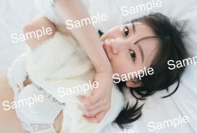 日向坂46佐々木美玲1st写真集『陽射しのパレード』ポストカード　撮影／熊木優（io)（C）集英社