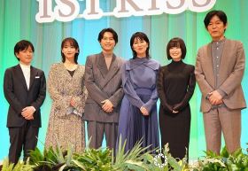 （写真左から）山田兼司P、吉岡里帆、松村北斗（SixTONES）松たか子、森七菜、坂元裕二氏（脚本） （C）ORICON NewS inc.