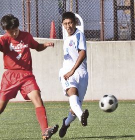 田辺が神島に大勝　高校サッカー県大会