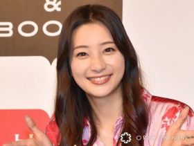 足立梨花、“美脚全開”ミニスカでラジオ体操「綺麗な脚」「いかん！いかん！ずうっと見惚れてしまっていた」