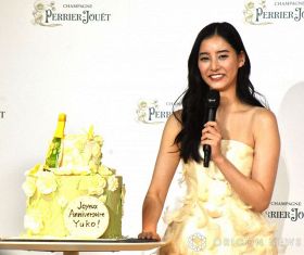 誕生日サプライズに笑顔で喜んだ新木優子（C）ORICON NewS inc.