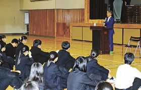 「自分ごとで行動を」／田辺高　市長がまちづくり講演